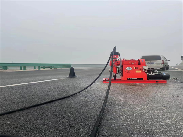 庄浪马路路基路面开裂下沉注浆加固灌浆